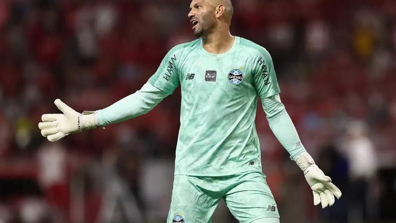 O goleiro titular do Grêmio, Weverton.
