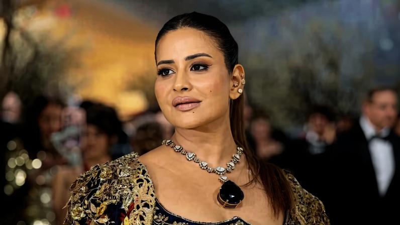 Bilionária indiana, Sudha Reddy, usa colar avaliado em R$ 74,8 milhões no MET Gala — Foto: Getty Images
