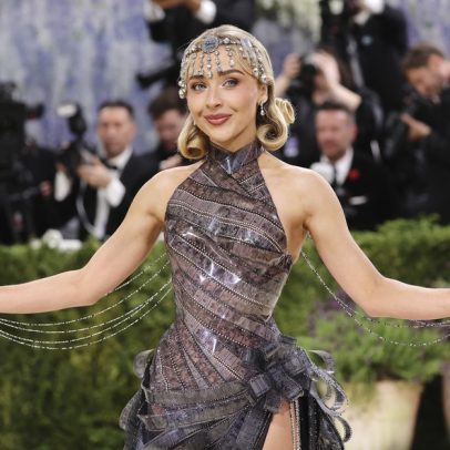 Sabrina Carpenter participa do Met Gala 2026 com vestido de filmes fotográficos