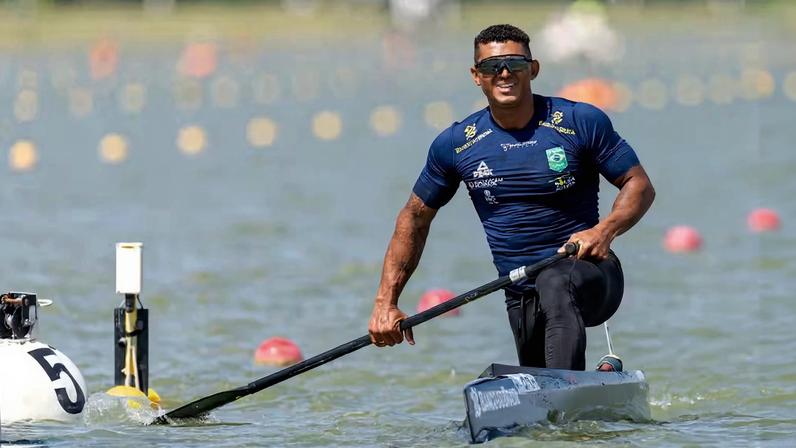 Isaquias Queiroz disputa a Copa do Mundo de canoagem velocidade, já de olho nas Olimpíadas de 2028 — Foto: Foto Olimpik/NurPhoto via Getty Images