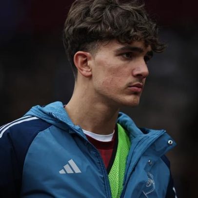 Jogador do Arsenal falha treino antes da final da Champions por provas da escola
