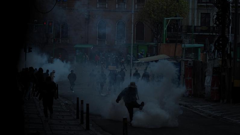 Confrontos entre a polícia e manifestantes na Bolívia