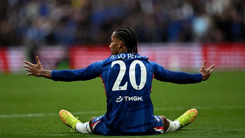 João Pedro em partida do Chelsea
