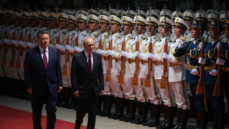 O presidente russo Vladimir Putin visita a China.