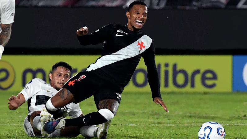 Tchê Tchê em Olimpia x Vasco — Foto: Christian Alvarenga/Getty Images