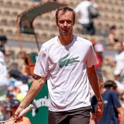 Medvedev recebe bronca da esposa por reclamação de calor em Roland Garros