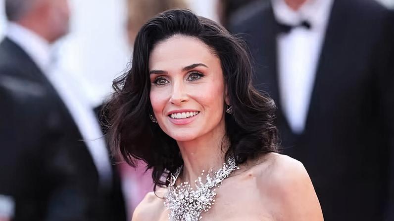 Demi Moore surge com corte bob curtinho em Cannes 2026; veja fotos — Foto: Getty Images