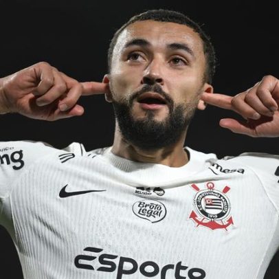 Zakaria marca primeiro gol pelo Corinthians e pede permanência de Memphis