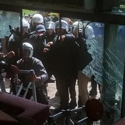 Tropa de choque invade sede de oposição na Turquia com gás e balas de borracha