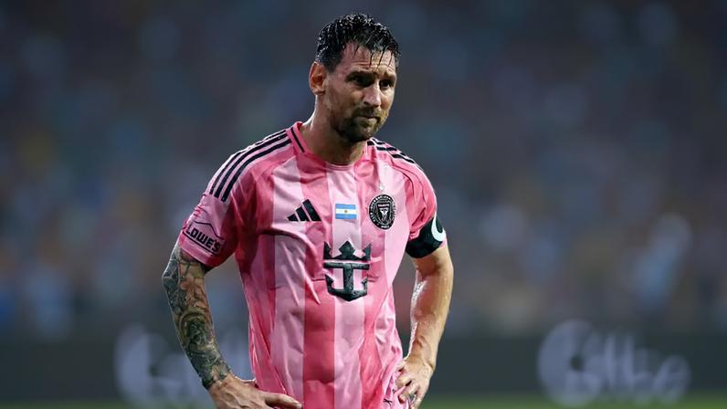 Messi sente lesão e é substituído em jogo do Inter Miami a 23 dias da estreia da Argentina na Copa