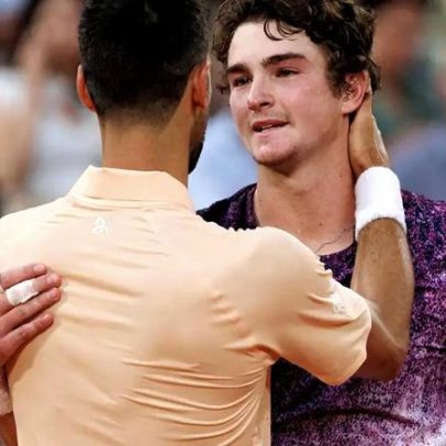 Djokovic publica foto com João Fonseca e classifica partida como batalha épica