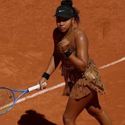 Looks de Naomi Osaka em Roland Garros chamam atenção