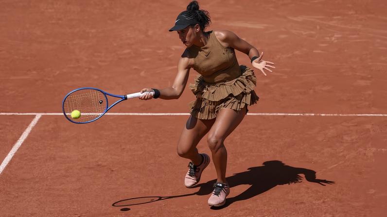 Naomi Osaka investe em look fashionista para estreia em Roland Garros — Foto: Getty Images