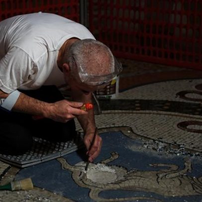 Itália restaura mosaico de touro com testículos por tradição turística