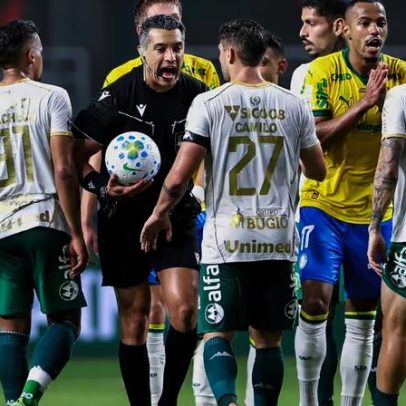 VAR checa, árbitro anula gol de empate da Chapecoense contra o Palmeiras