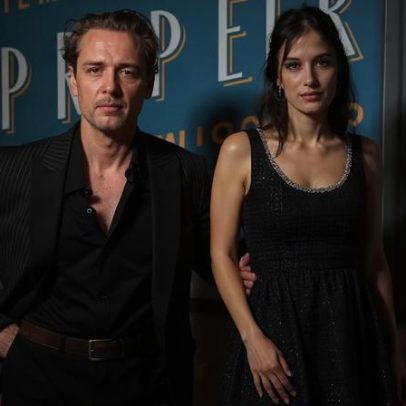 Filha de John Travolta se destaca na premiere ao superar alturas do pai
