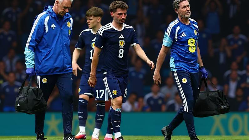Billy Gilmour, meio-campista do Napoli e titular da Escócia, se machucou em amistoso contra Curaçao
