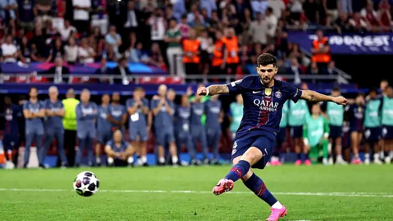 Lucas Beraldo converteu pênalti para o PSG na final da Liga dos Campeões, neste sábado, 30, contra o Arsenal