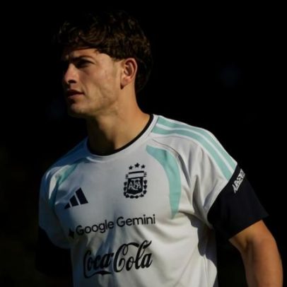 Técnico argentino convoca lateral do Palmeiras para amistosos pré-Copa