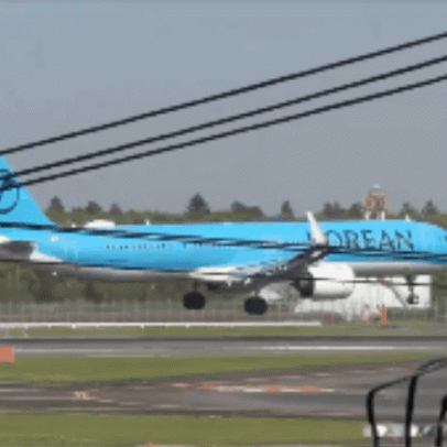 Rajadas de vento forçam arremetida de avião após toque no solo no Japão