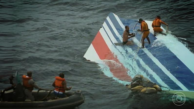 Justiça francesa absolve Air France e Airbus pelas 228 mortes no voo Rio-Paris, em 2009 — Foto: Jornal Nacional/ Reprodução