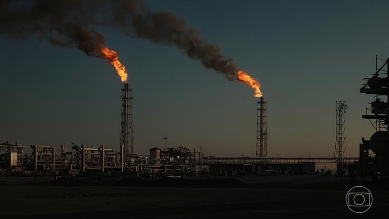 Impasse nas negociações entre EUA e Irã, e preocupação de que Trump possa retomar bombardeios faz preço do petróleo disparar — Foto: Jornal Nacional/ Reprodução