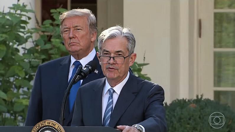 Donald Trump e Jerome Powell — Foto: Jornal Nacional/ Reprodução