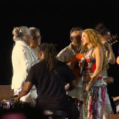 Shakira faz ensaio em Copacabana e público fica surpreso com reação da cantora