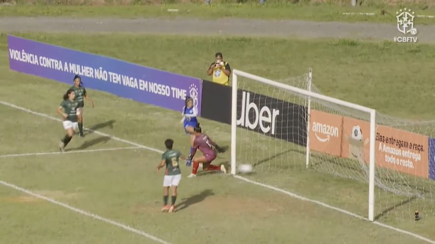 Bola passa por fora da rede e gol é confirmado na Copa do Brasil Feminina