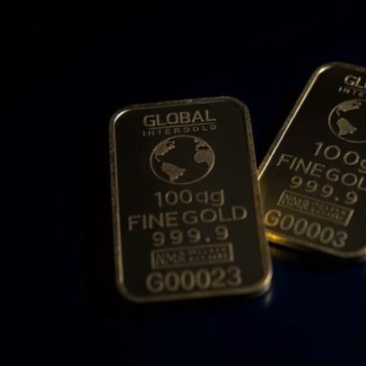 Ouro cai mais de 2% com alta de petróleo e rendimentos dos Treasuries