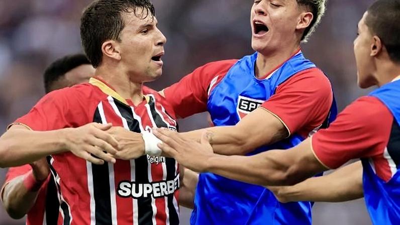 Gonzalo Tapia celebra gol com reservas do São Paulo em majestoso pelo Paulistão 2026