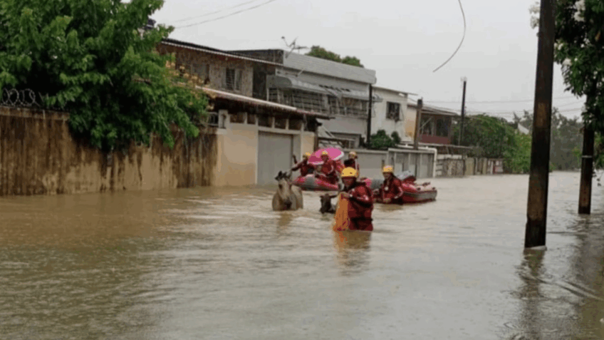 Estados do Nordeste registram danos em moradias, estradas e serviços após temporais recentes; na imagem, rua alagada em Pernambuco
