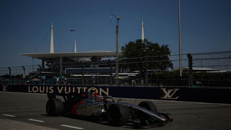 Gabriel Bortoleto no GP de Miami pela F1 2026 (Foto: CHARLY TRIBALLEAU / AFP)