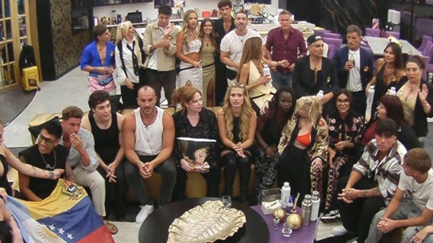 O elenco do 'Gran Hermano' com anônimos, celebridades e ex-competidores: reality tem entra e sai quase o tempo todo