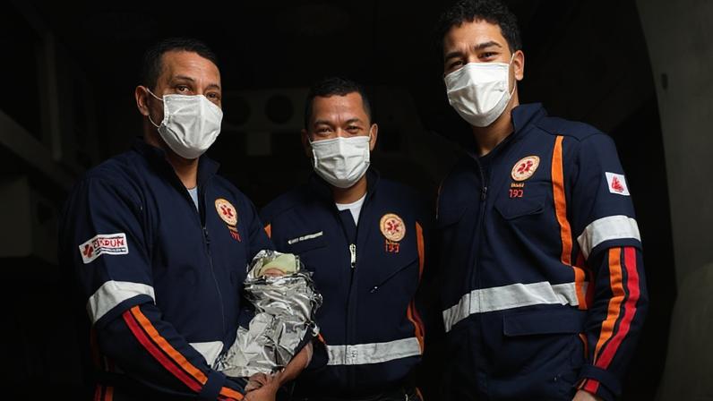 Grávida dá à luz dentro de ambulância do Samu a caminho do hospital em Montes Claros