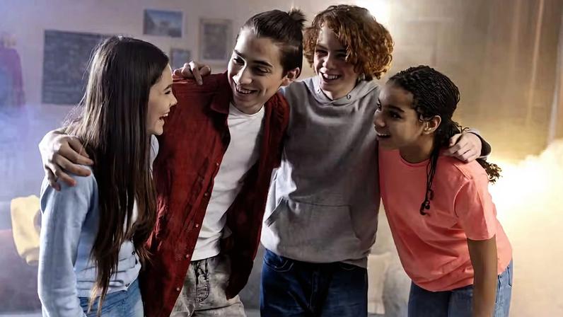 O cérebro dos adolescentes está "programado" para se interessar por pessoas fora da família — Foto: Magnific