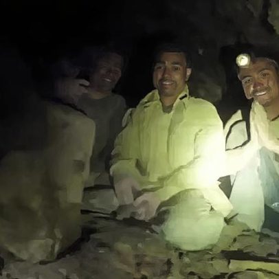 Cinco das sete pessoas encontradas com vida em caverna no Laos