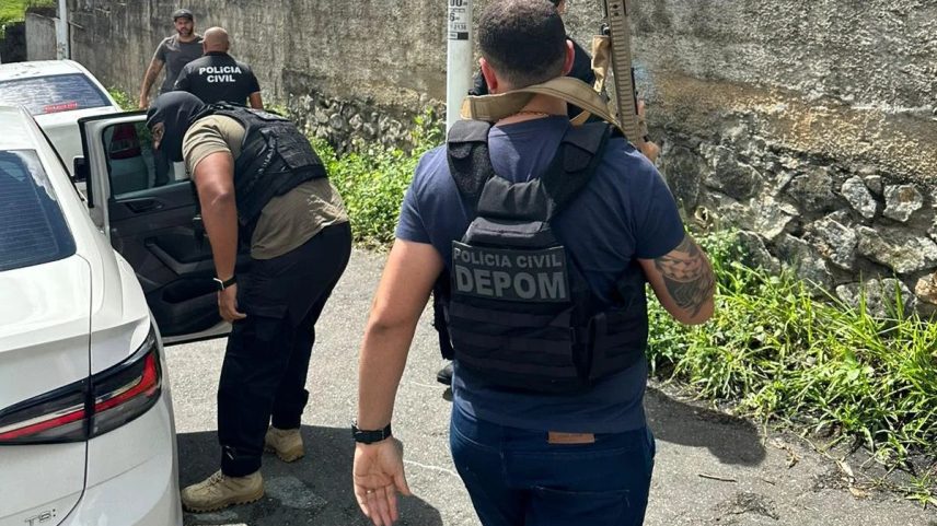 Imagem colorida, BA: grupo que enganava vítimas para trocar cartões em caixas é preso- Metrópoles