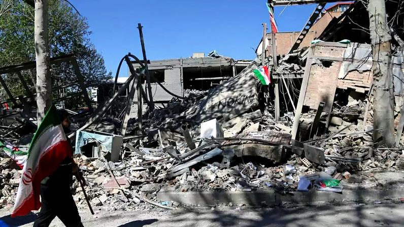 Vista geral da destruição na Universidade de Tecnologia Sharif, alvo de ataques dos EUA e de Israel, em 7 de abril de 2026, em Teerã, Irã.