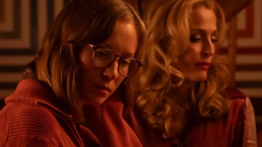 Gillian Anderson e Hannah Einbinder — Foto: Divulgação