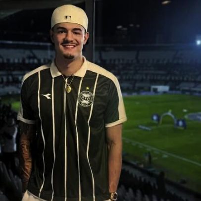 Gui Santos, jogador da NBA, marca presença no Couto Pereira em Coritiba x Bahia