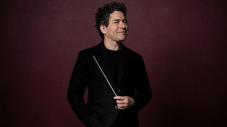 Dudamel começou a estudar música em um progama do governo venezuelano para crianças de baixa renda (Foto: nyphil.org)