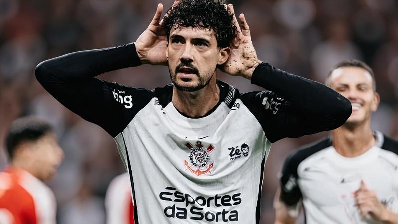 Gustavo Henrique celebra o segundo gol do Corinthians sobre o Santa Fe