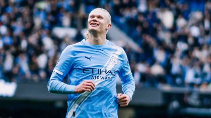 Haaland comemora gol contra o Brentford