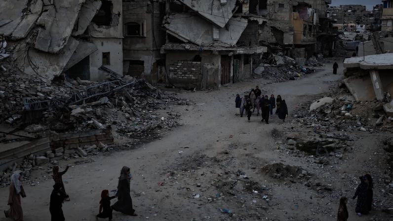 Ruínas de mesquita em Khan Younis, no sul da Faixa de Gaza, onde cessar-fogo está vigente desde outubro (Foto: HAITHAM IMAD/EFE/EPA)