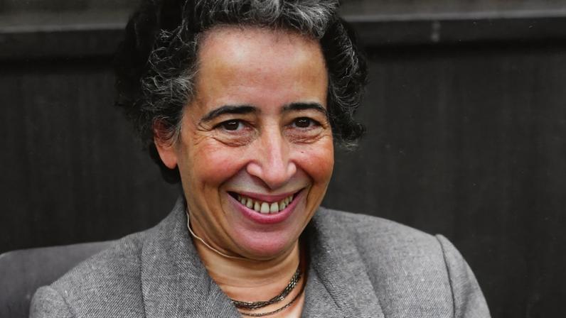 A filósofa Hannah Arendt, em foto de 1958. (Foto: Barbara Niggl Radloff/Creative Commons Attribution-Share Alike 4.0 International license)