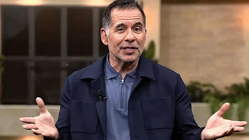 Leandro Hassum divide opiniões sobre a performance como apresentador de 'Casa do Patrão'