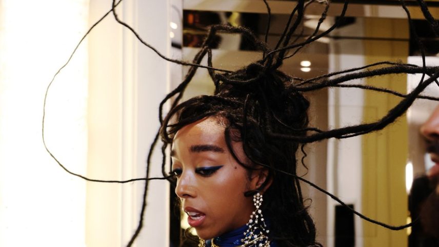 Met Gala 2026: trancista das famosas impressiona por penteado escultural no baile — Foto: Getty Images
