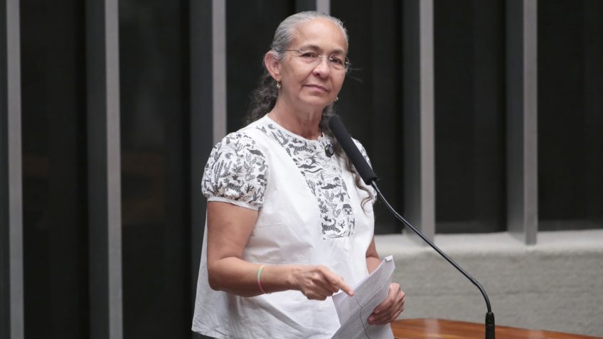 "Te amo para sempre, meu 1º filhotinho, meu 1º grande amor", declarou a deputada Heloísa Helena (foto) sobre o filho Sacha de Moraes Carvalho