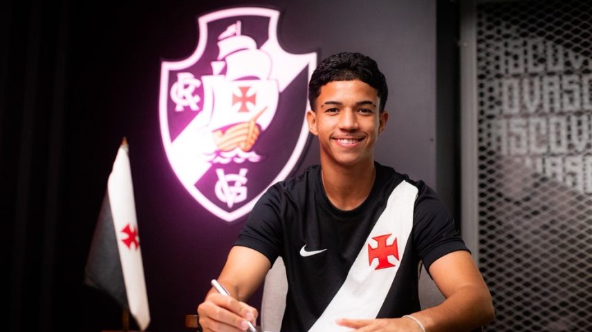 Andrey Fernandes renova com o Vasco até o fim de 2030 — Foto: Dikran Sahagian/Vasco